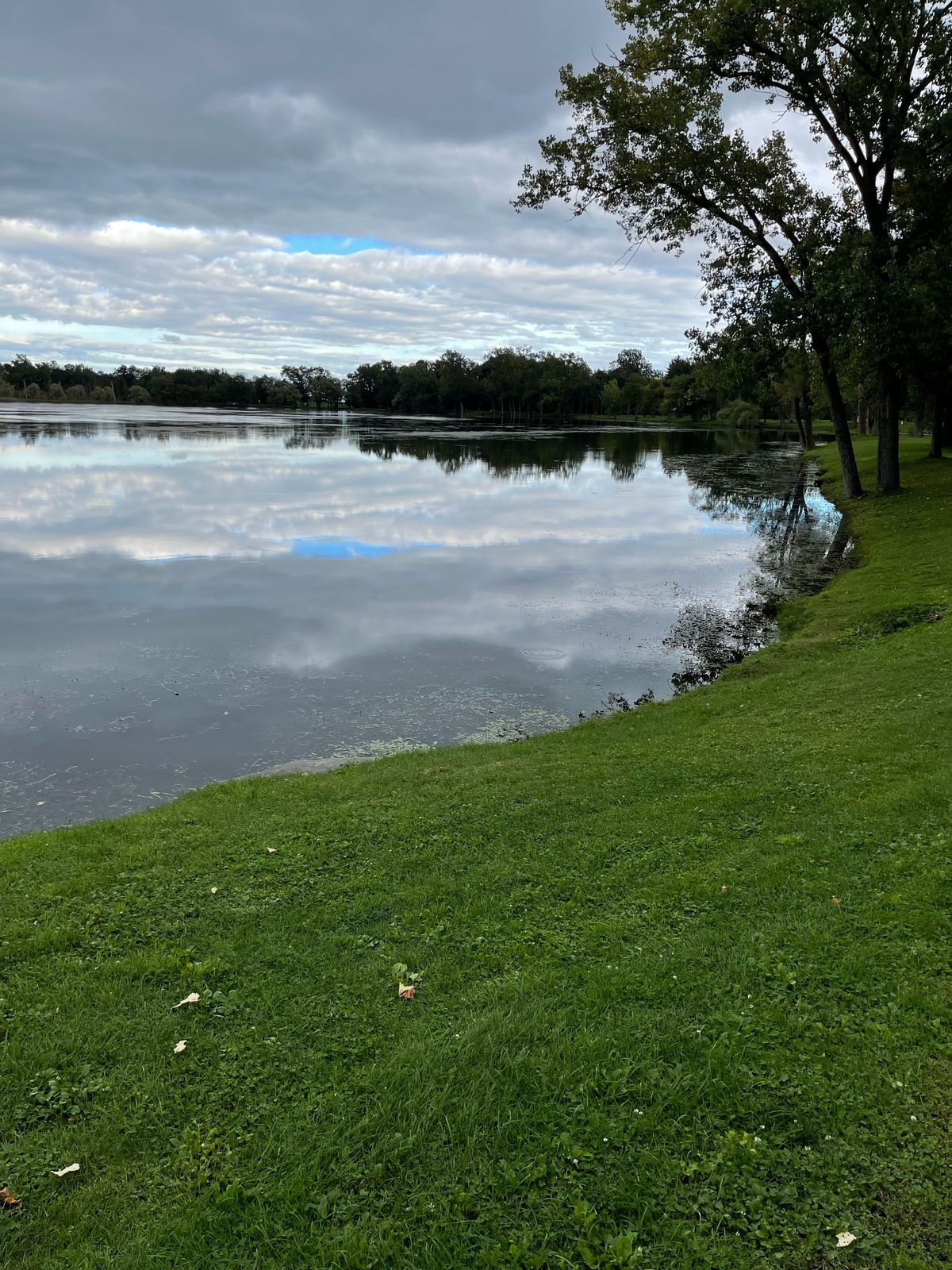 Lake bordering left side along hole 17.