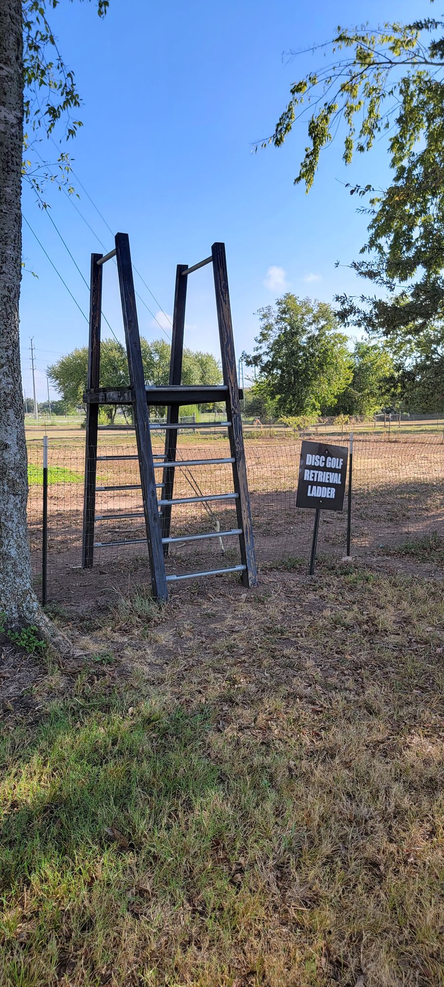 Hole 11 beside donkey stable. RPC looking out for us. That is awesome.
