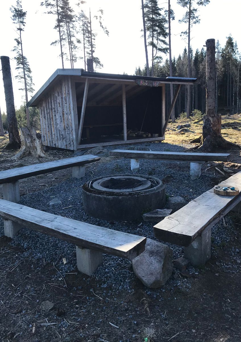 Vindskydd & grillplats mellan hål 6 & 7