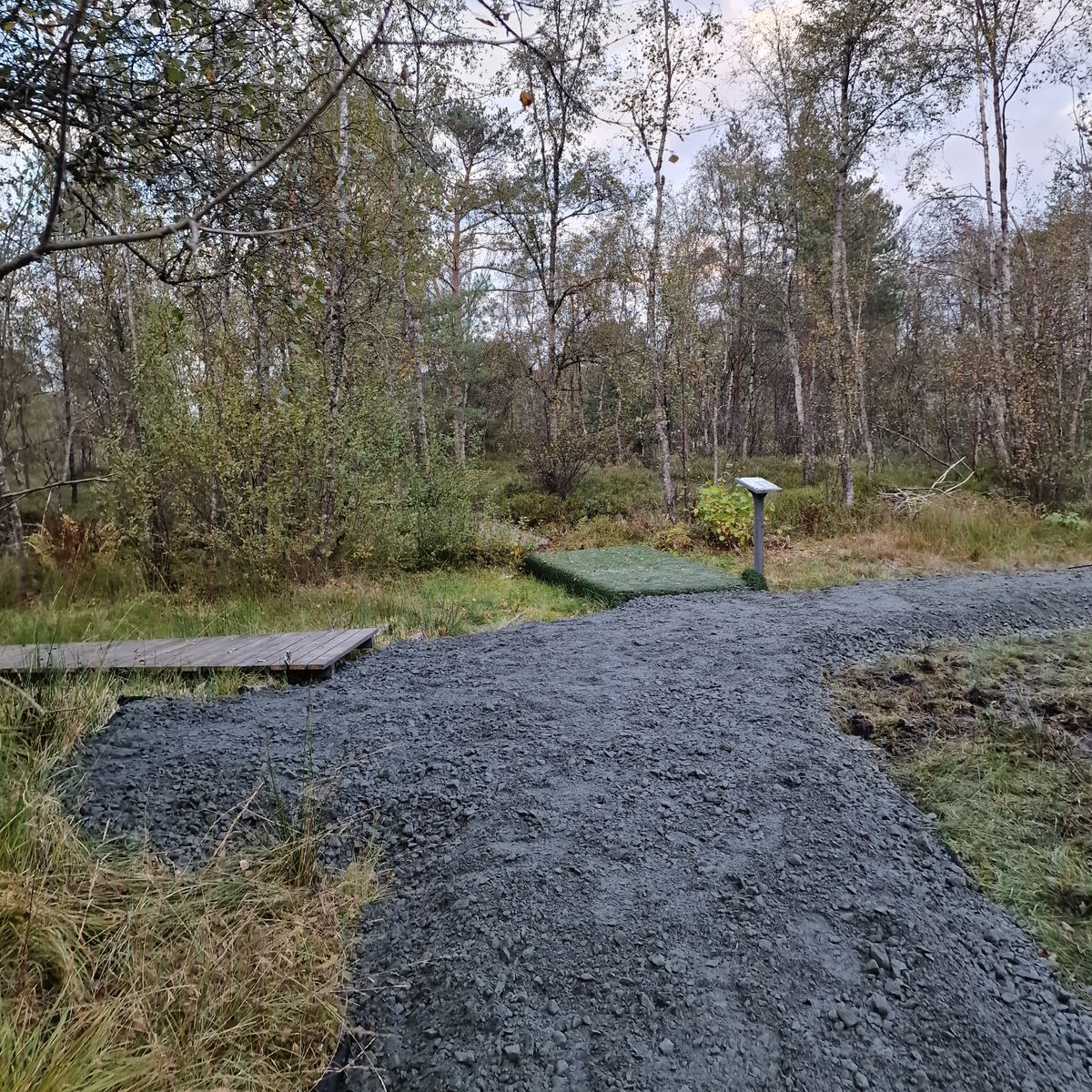 Ny grussti og klopper videre i terrenget
