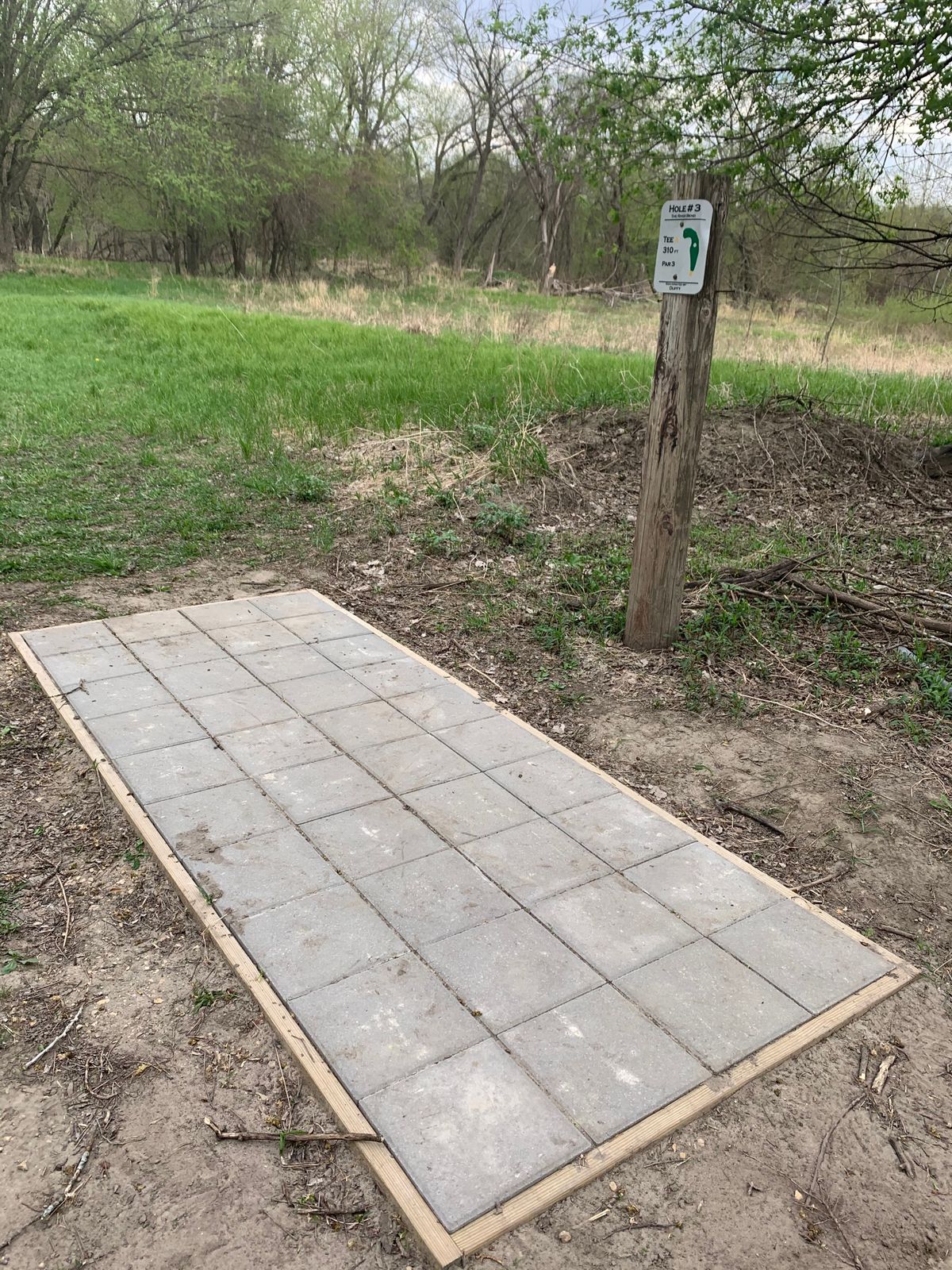 Hole 3 sign & tee pad.