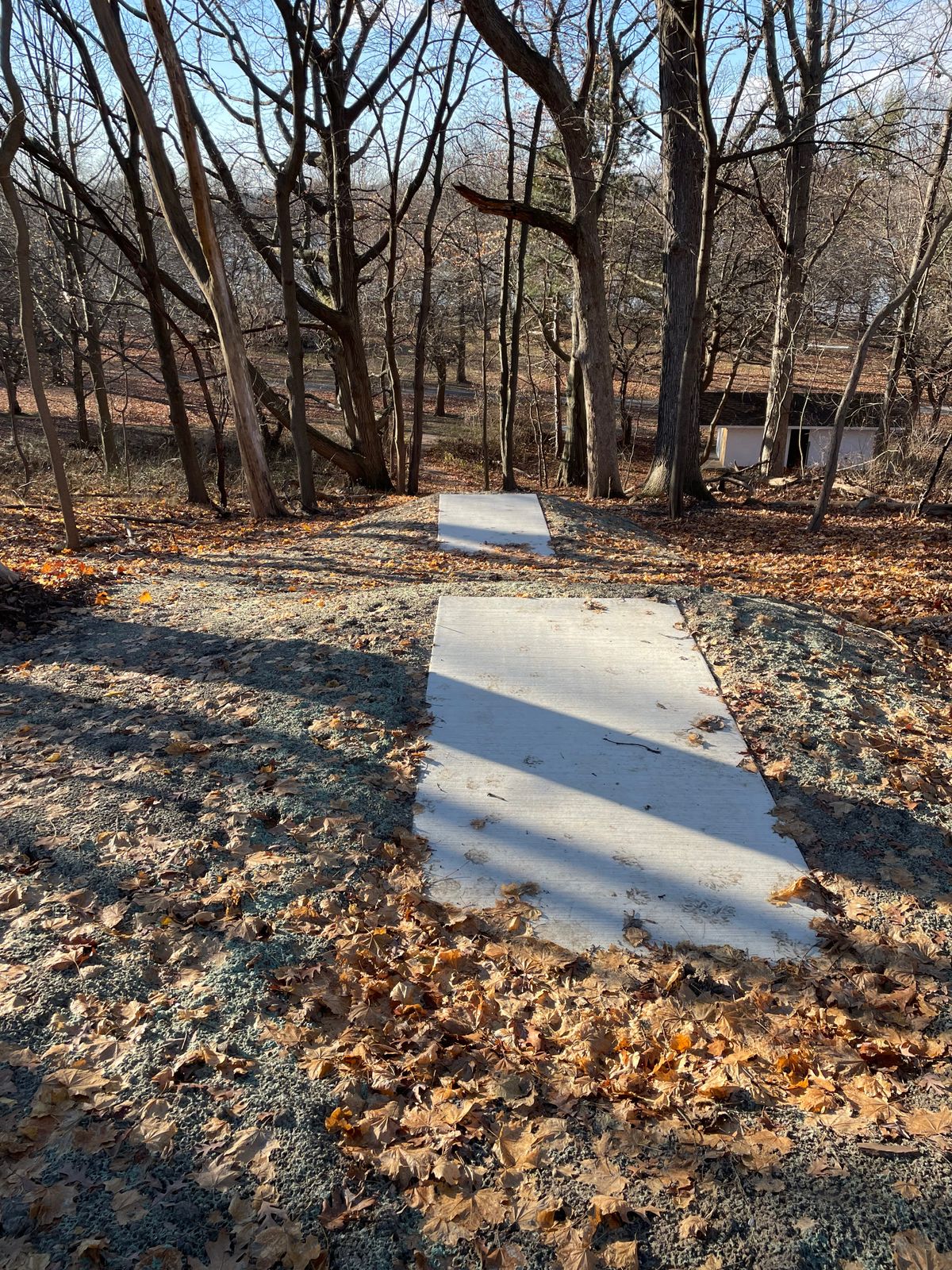 Hole 8 White and Red tee pads