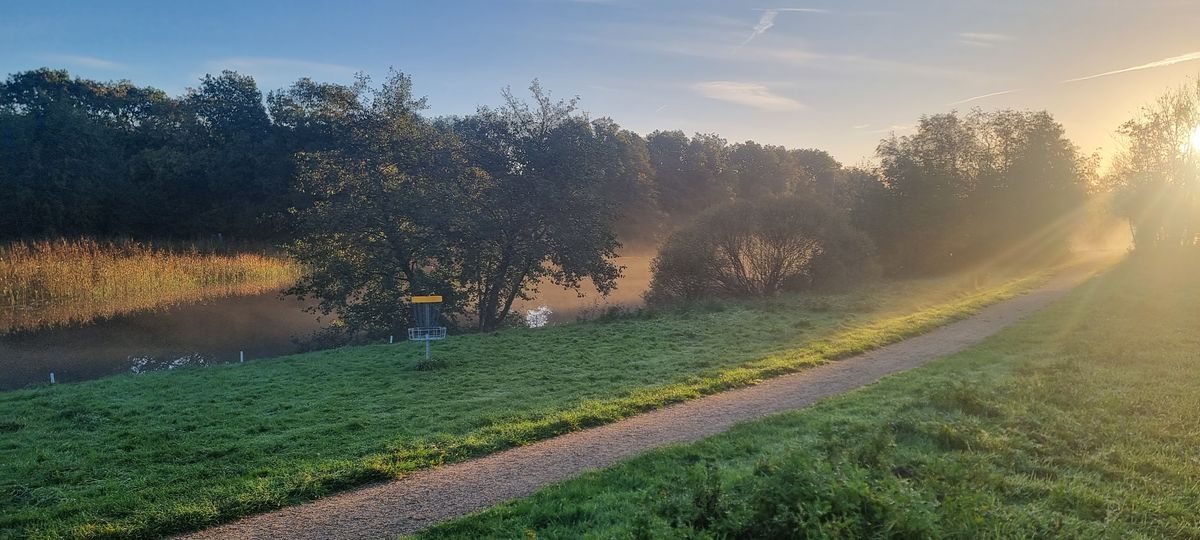 Oktober morning sun and fog