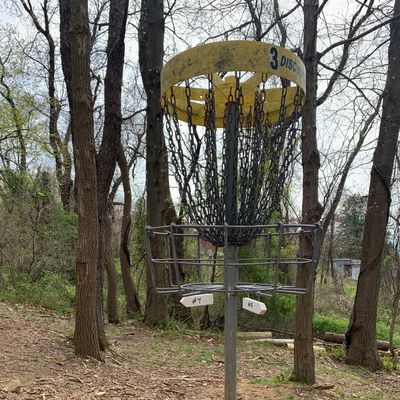 Hole 3/16 basket with arrows pointing to next holes tee