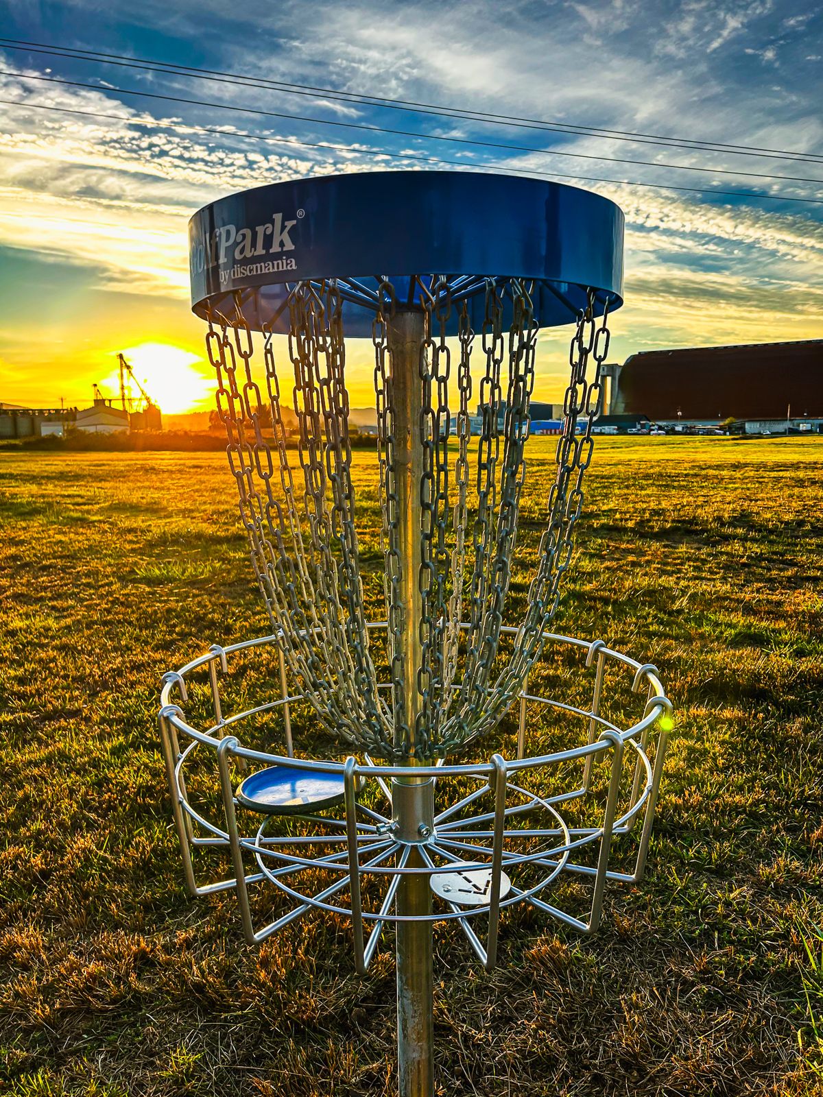 Hole 9 w a majestic view of the Tillamook Air Museum - Hangar 8