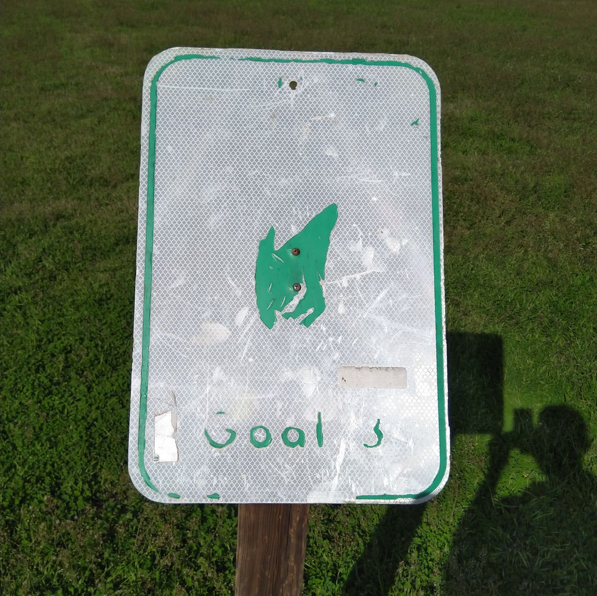 Nice course, but most of the signs need replacing.