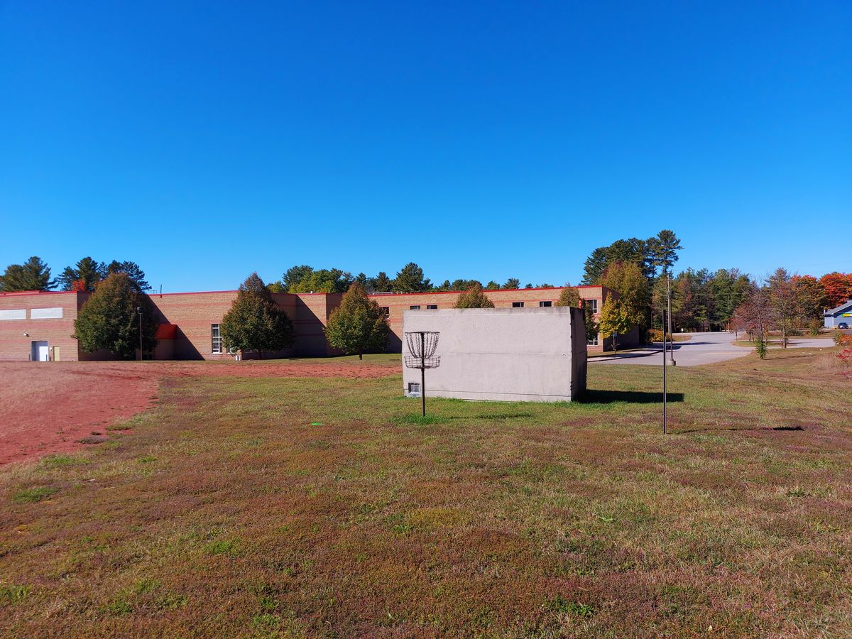 Jump Putting on hole 5. 🇨🇦 🍀