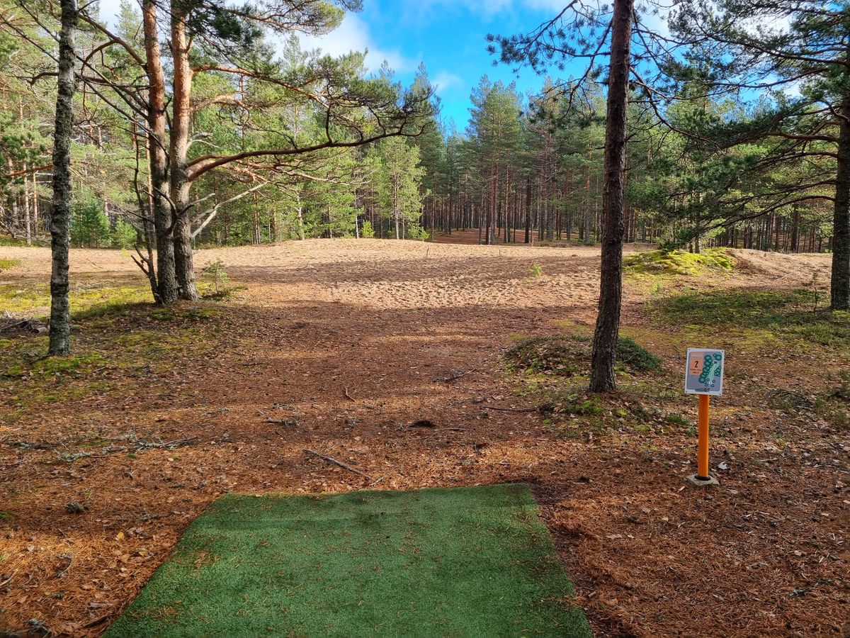 Väylä 2, hiekkakentän yli ja tunneliin loivasti oikealle kohti koria