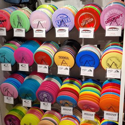 Great diversity of MVP, Discraft, Innova, Discmania, Innova and Latitude64👌