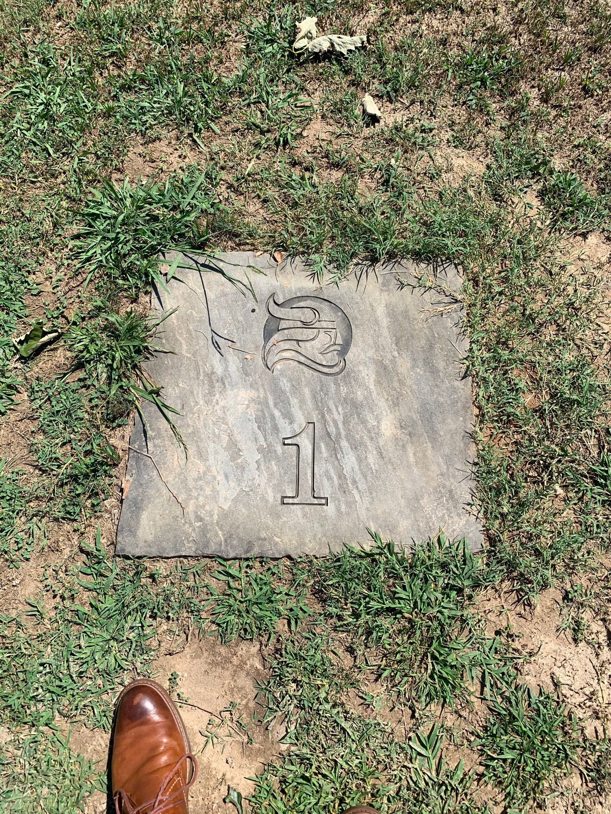 Hole 1 tee marker