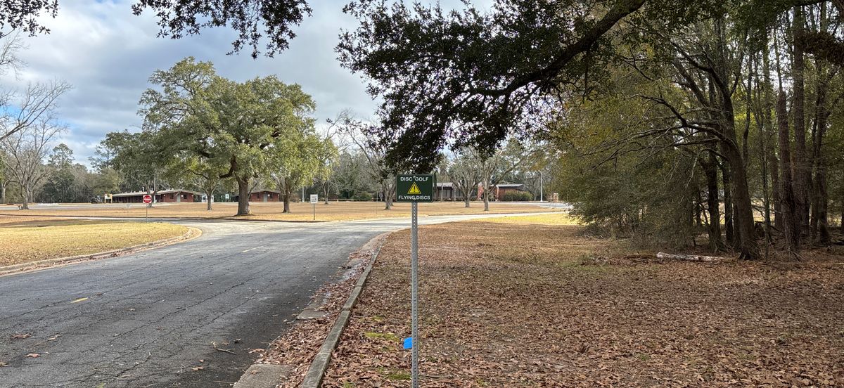 Crossing sign hole 16 to tee 17
