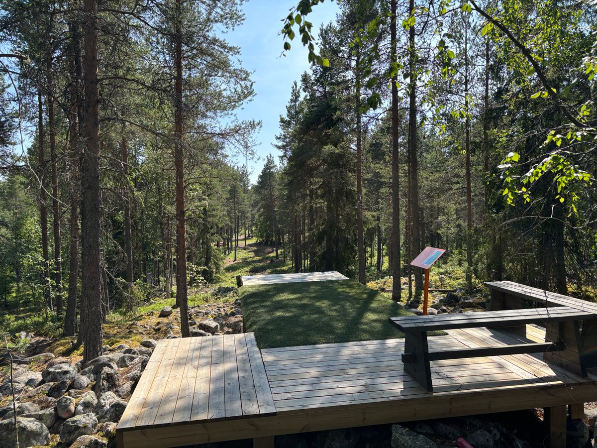 Tee for red 12 layout and also tee for orange layout hole 10