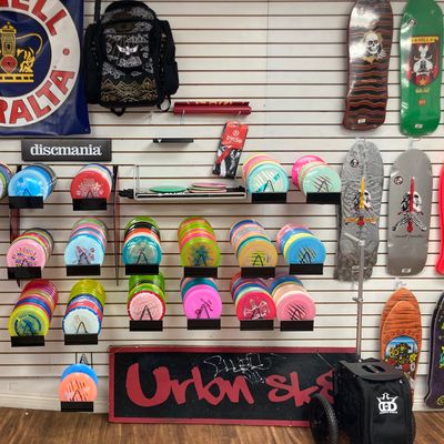 Good selection of Discraft & Discmania with a few Innova sprinkled in.