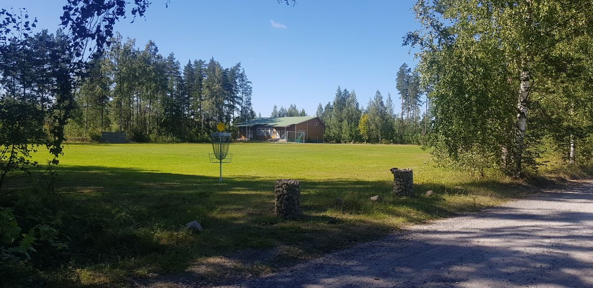 1, 8 ja 9 väylät nurmikentällä