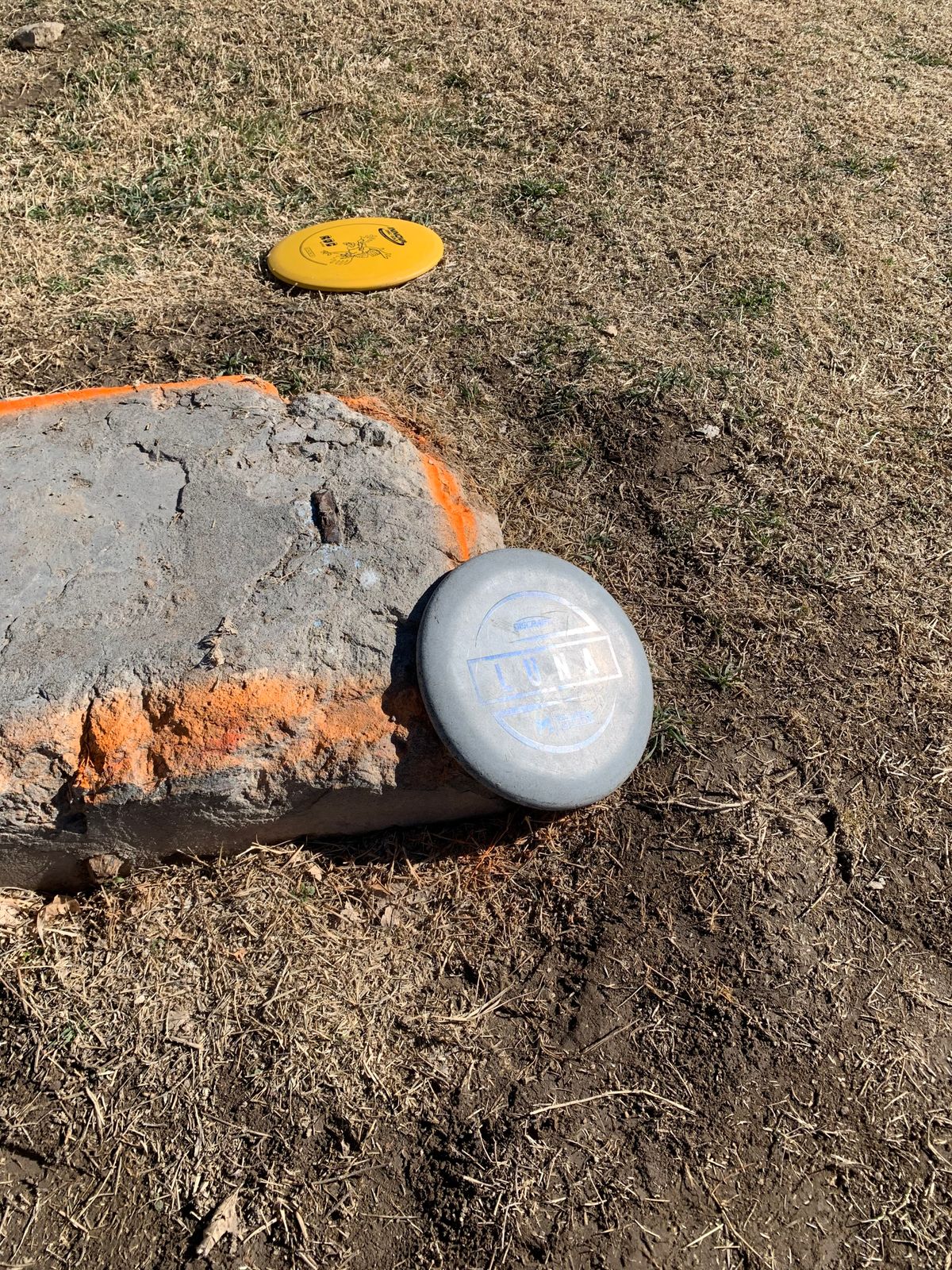 there’s an OB strip right under the pin at hole 5