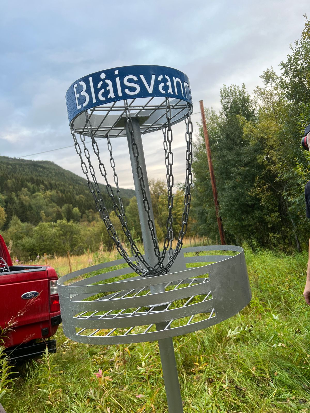Navngitte kurver utviklet og produsert av lokal bedrift etter mål og størrelse fra originale kurver.