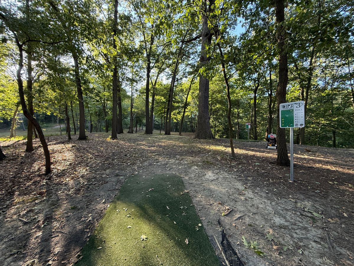 Hole 3 white tee (long)