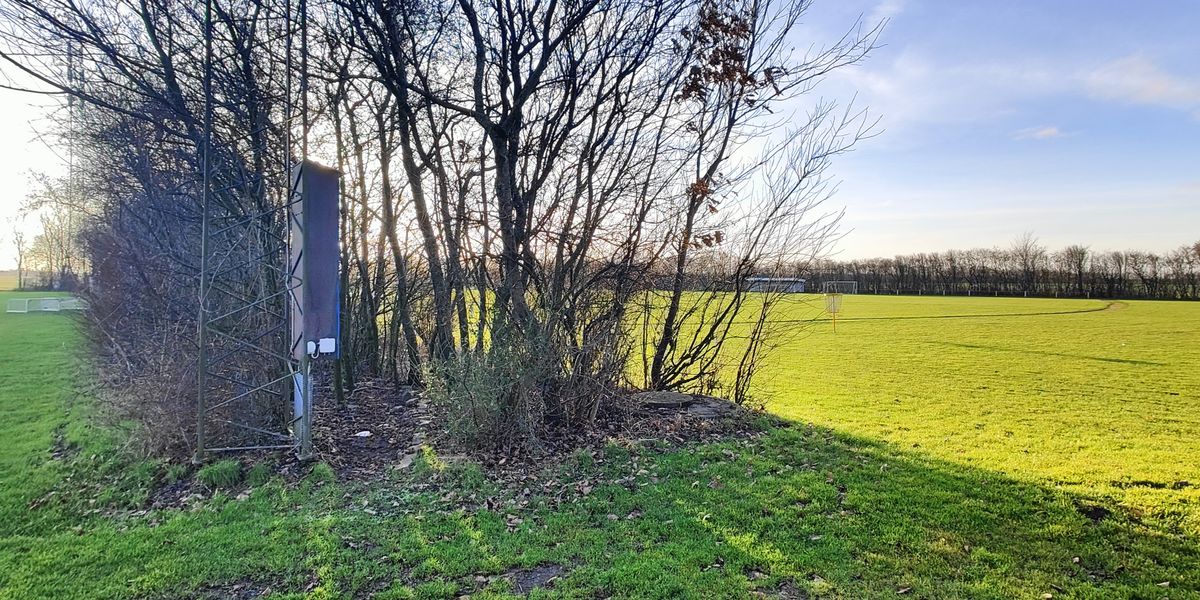 Mando på hul 7. Du skal også højre om denne lysmast. Misser du, så er DZ ved foden af masten, og du tilskrives en straf!