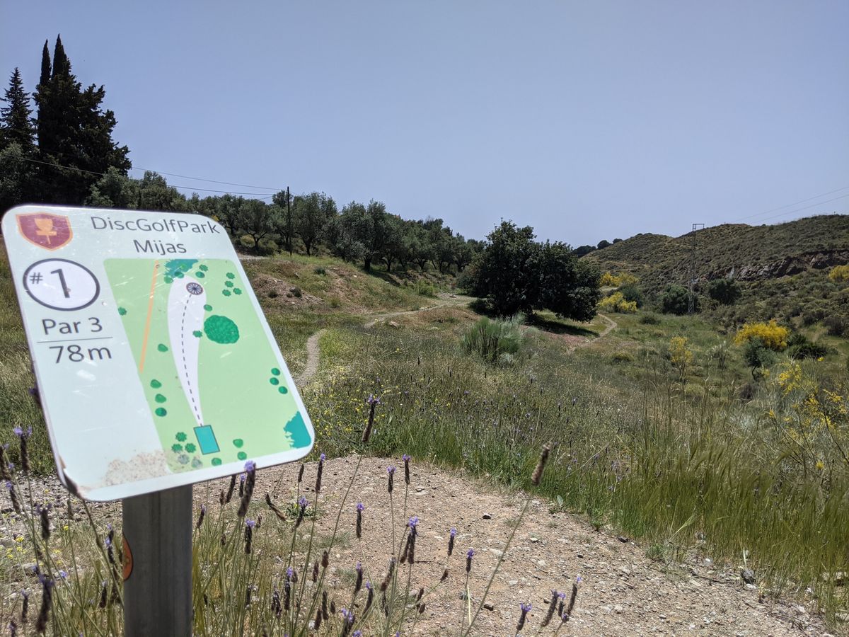 Reds hole 1 tee