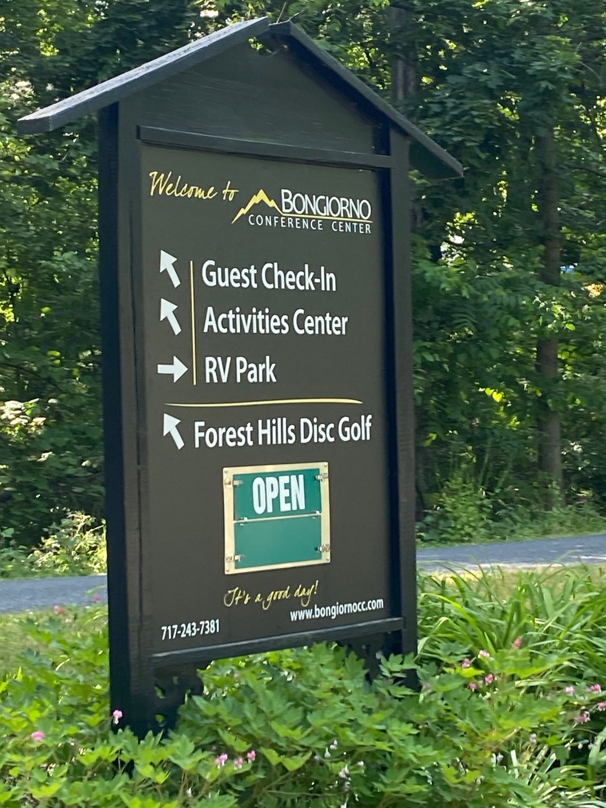 Sign just in from the road. Shows open or closed.
