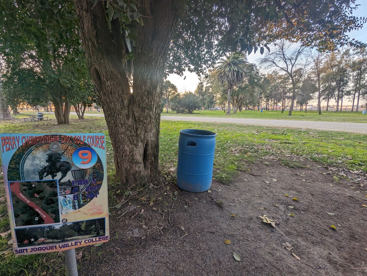 Hole 9 tee sign