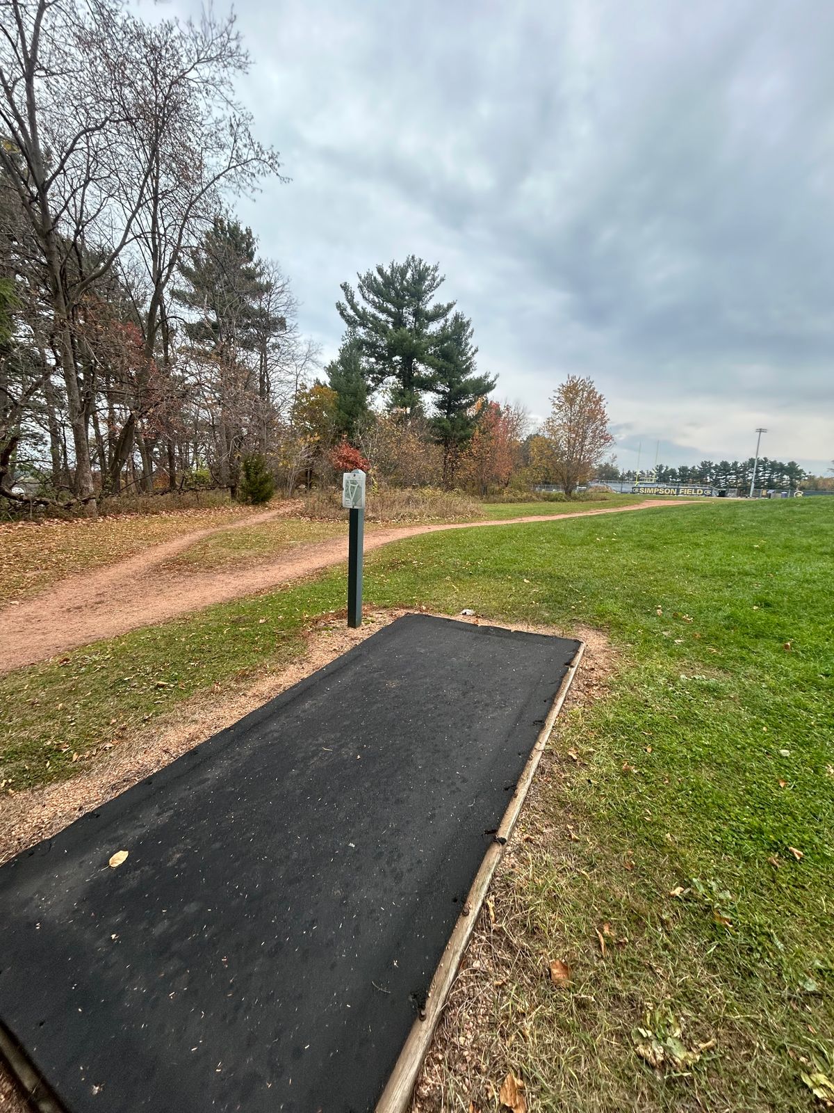 Hole 7 teepad - not pointing towards basket