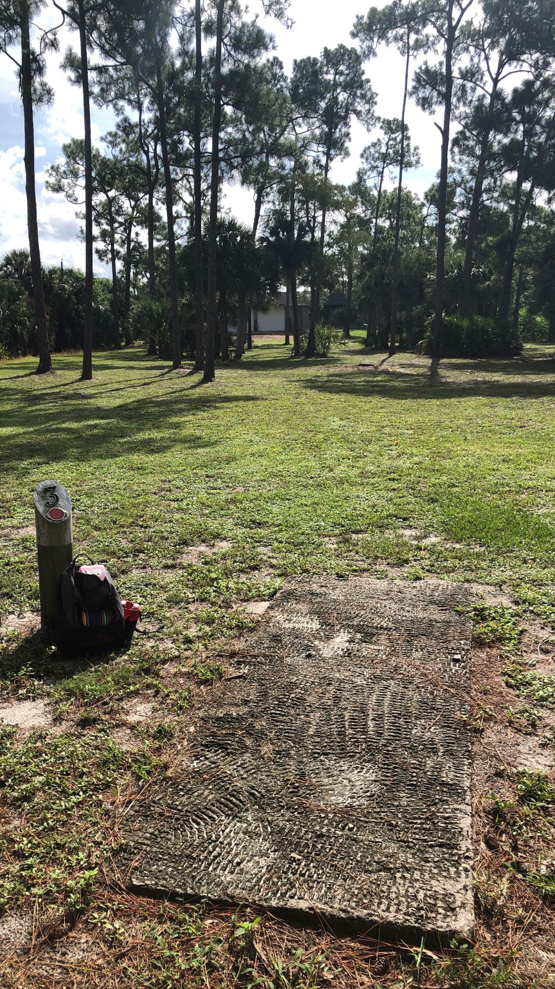 Hole 3 teepad, red tees
