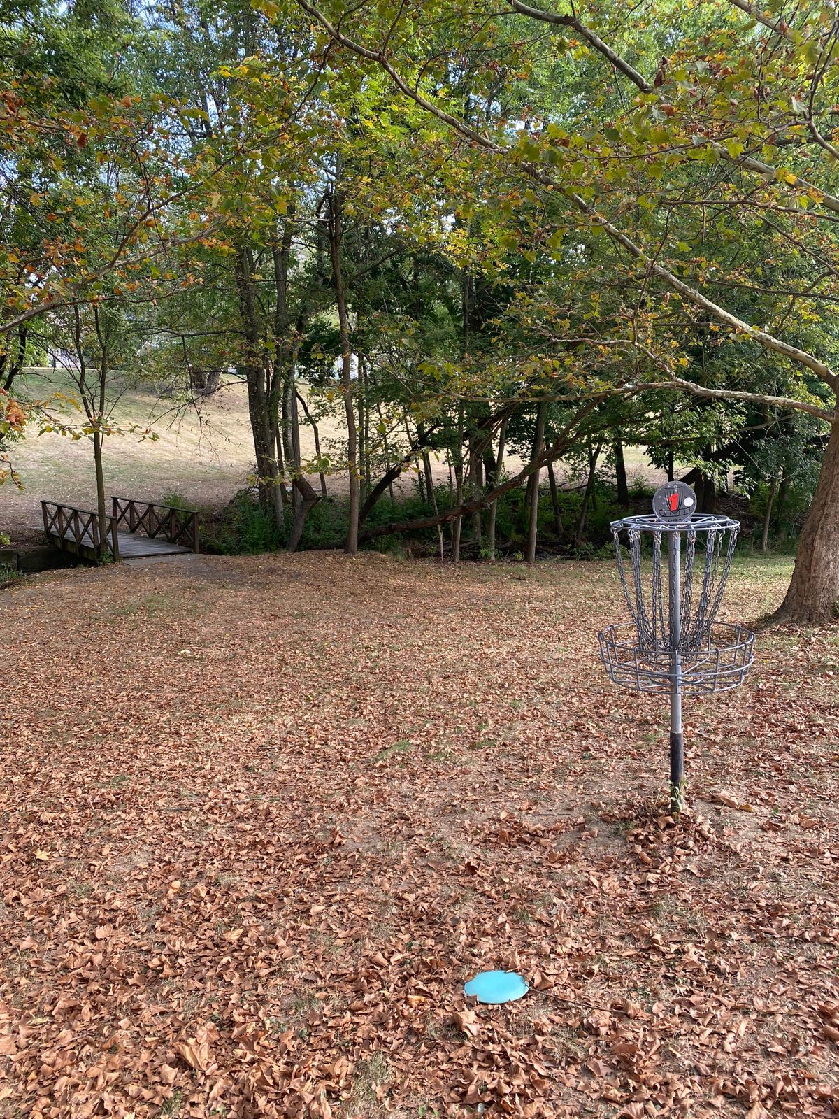 Fall begins on hole 1, but the birds are still chirping!