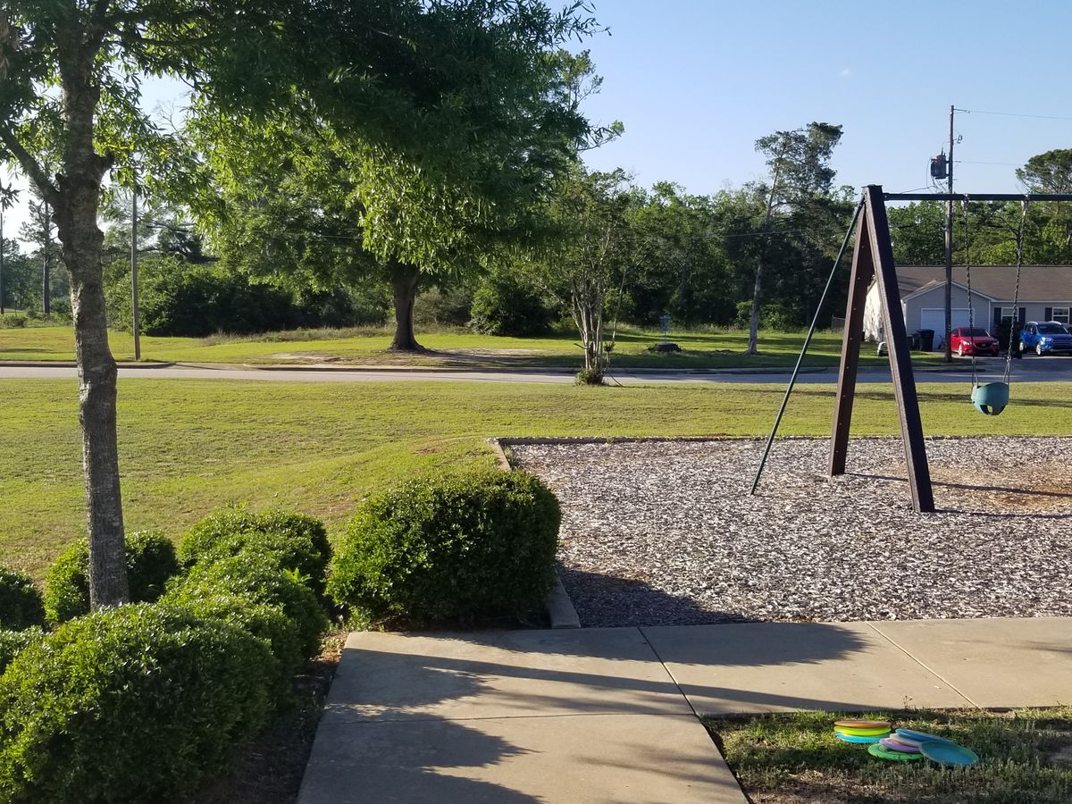 Hole 16 tee (mando left of small tree bunch)