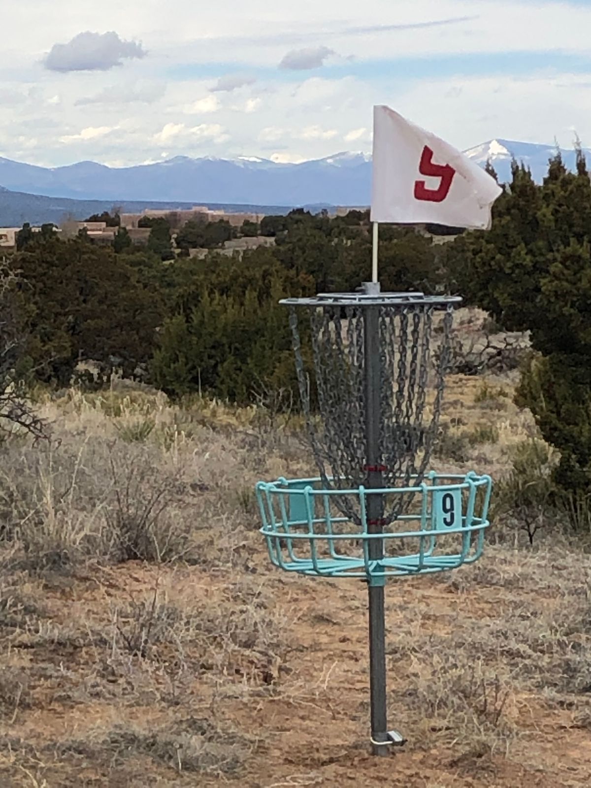Gorgeous Southwesty course. I like the pretty light blue basket paint job.
