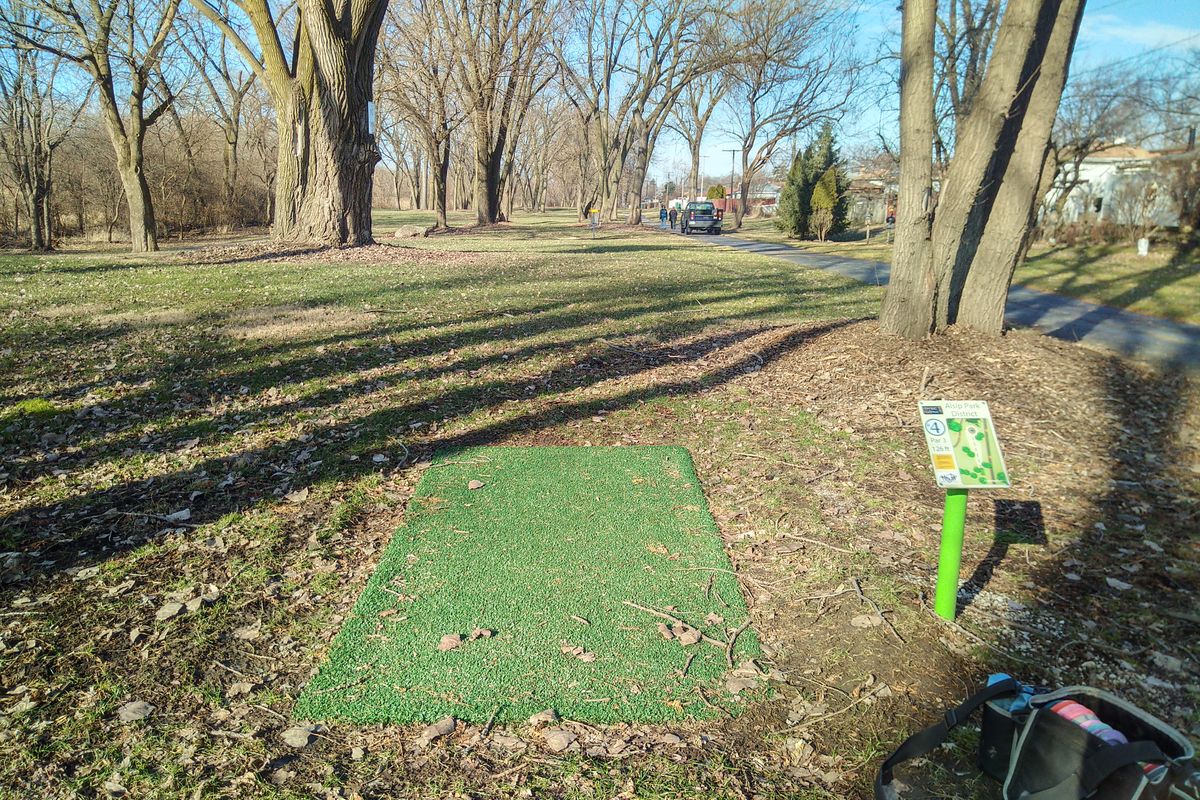 Hole 4 tee