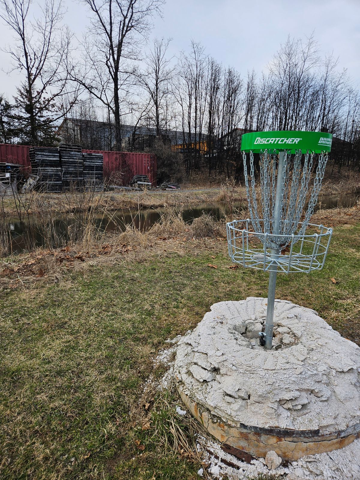 Hole 4 basket, watch the water!