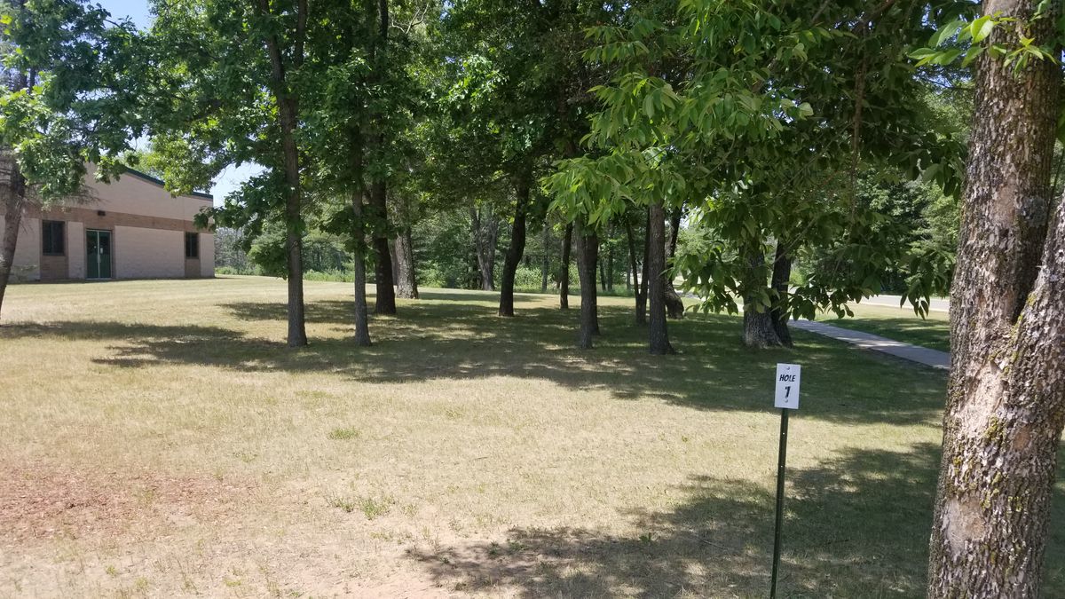 Hole 1. Starts by parking lot.