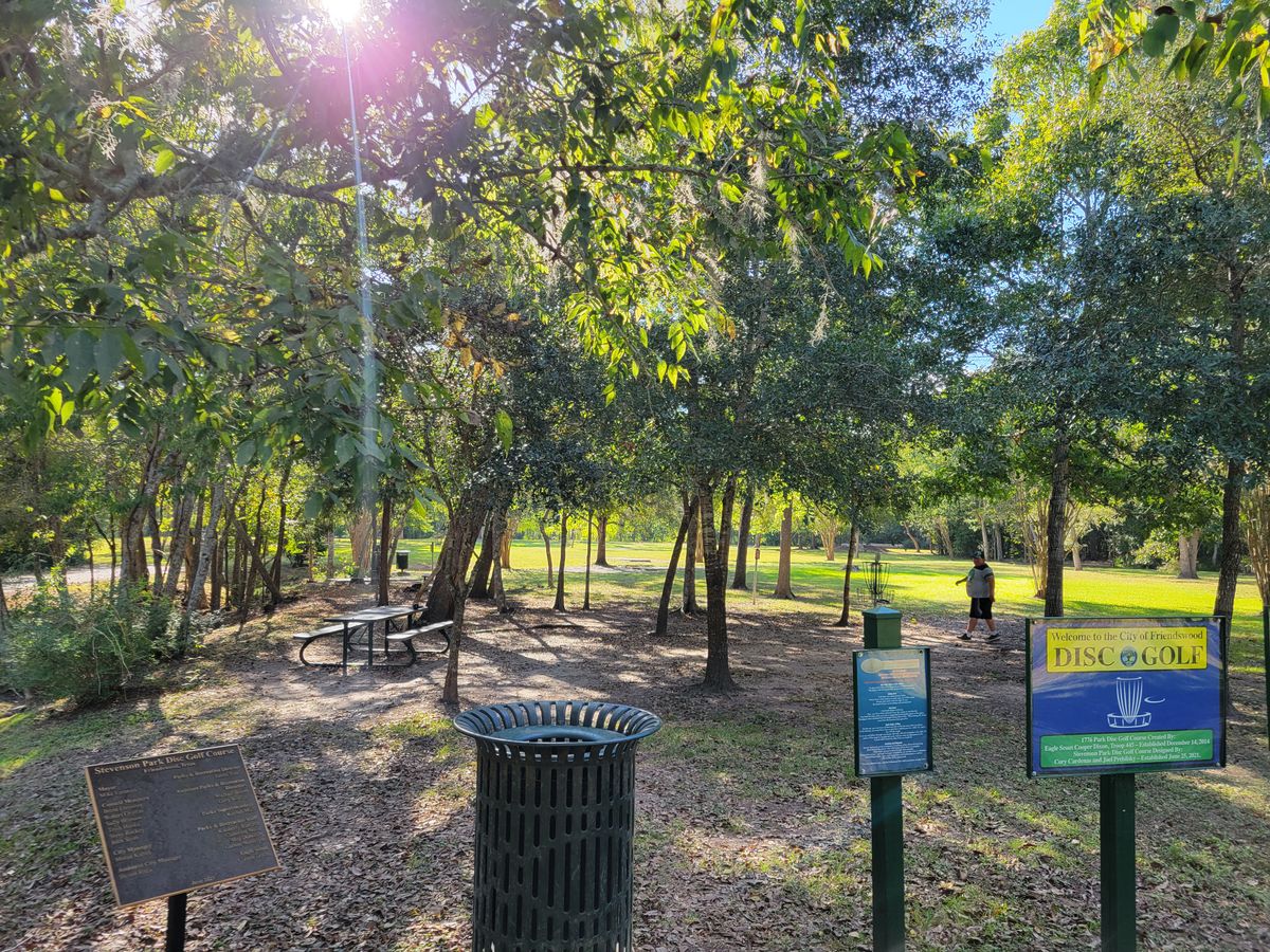 Practice area with shade, map, tables, and basket. 🔥🤌