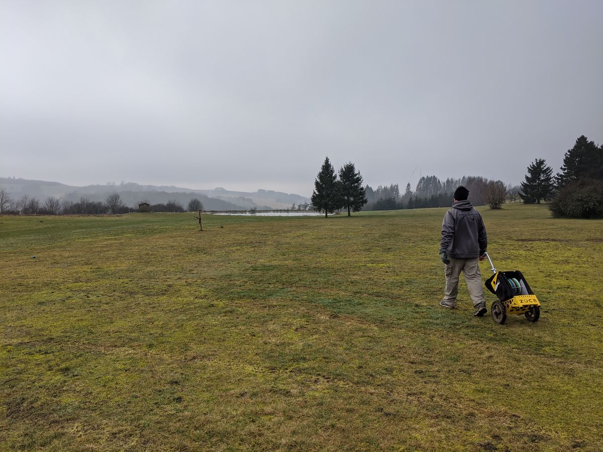 Walking to normal landing zone of hole 2 drives