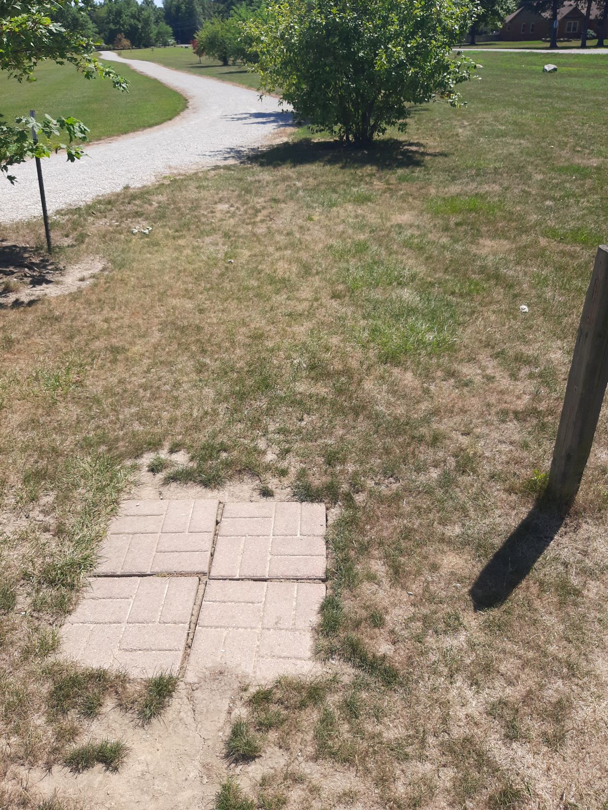 This is what the tee pads are.. no signs either