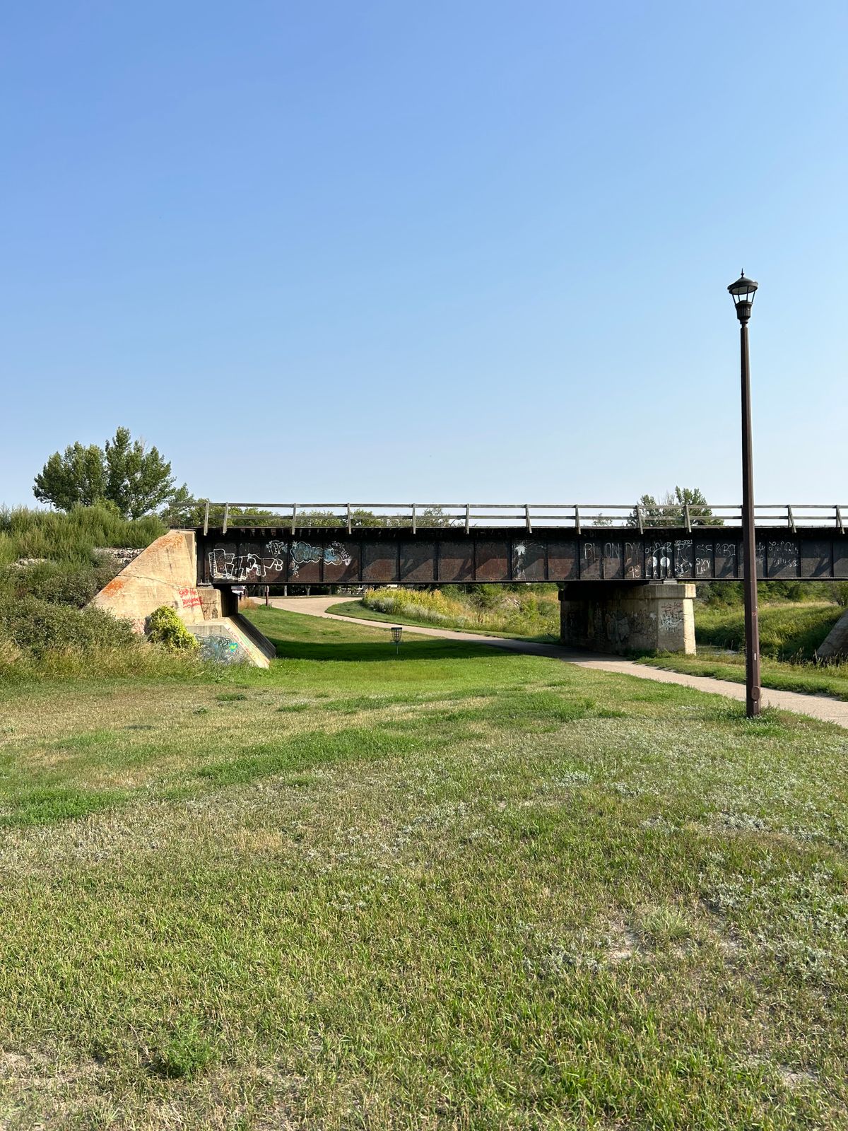 Hole 9 - walking path and to the right is in bounds