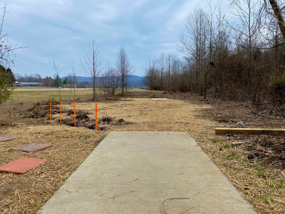 Hole 2’s blue (long) tee