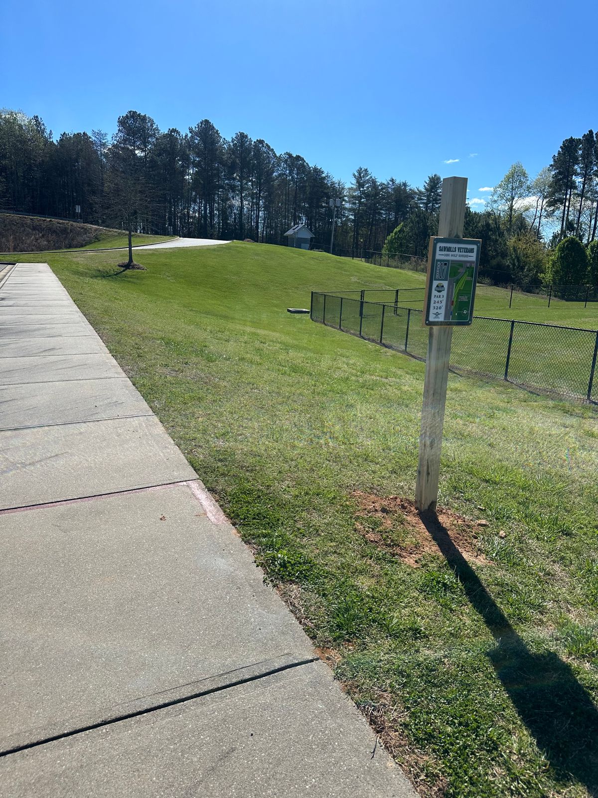 Hole 17 red tee pad