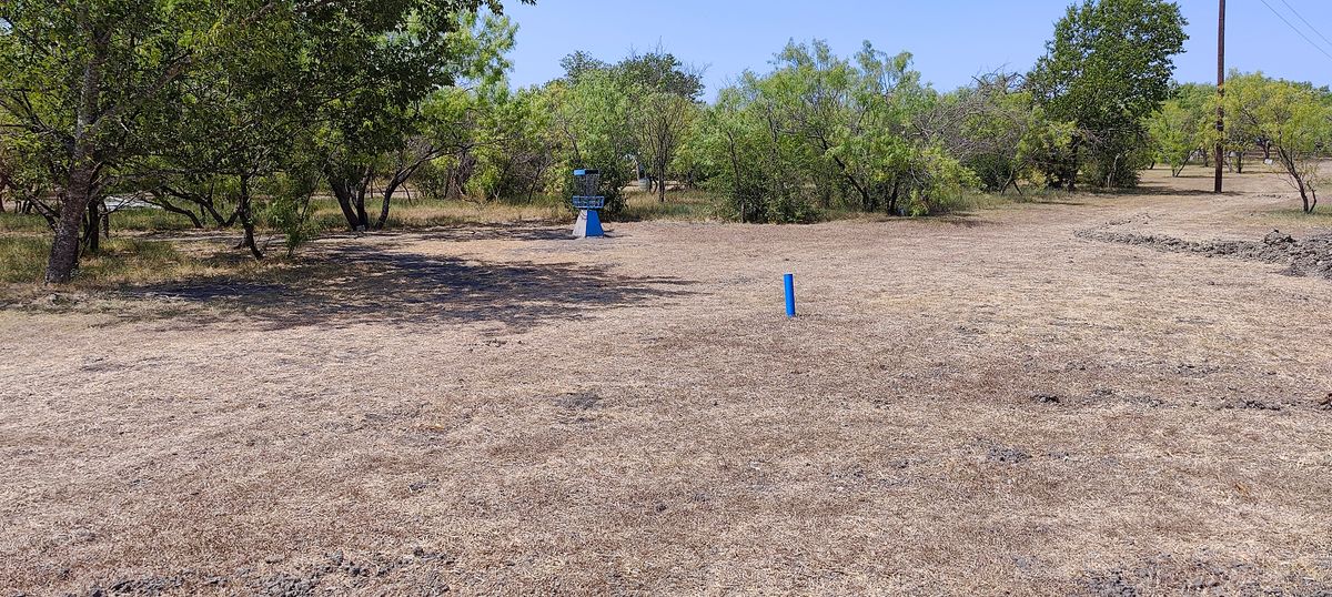 Hole 6 and 15 basket, the blue post is 400ft from tee pad 6, tee 15 is 100 closer, same fairway.