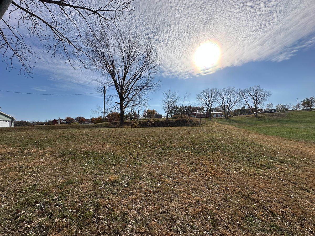 Hole 17 green. Long pin oelevated on the edge.