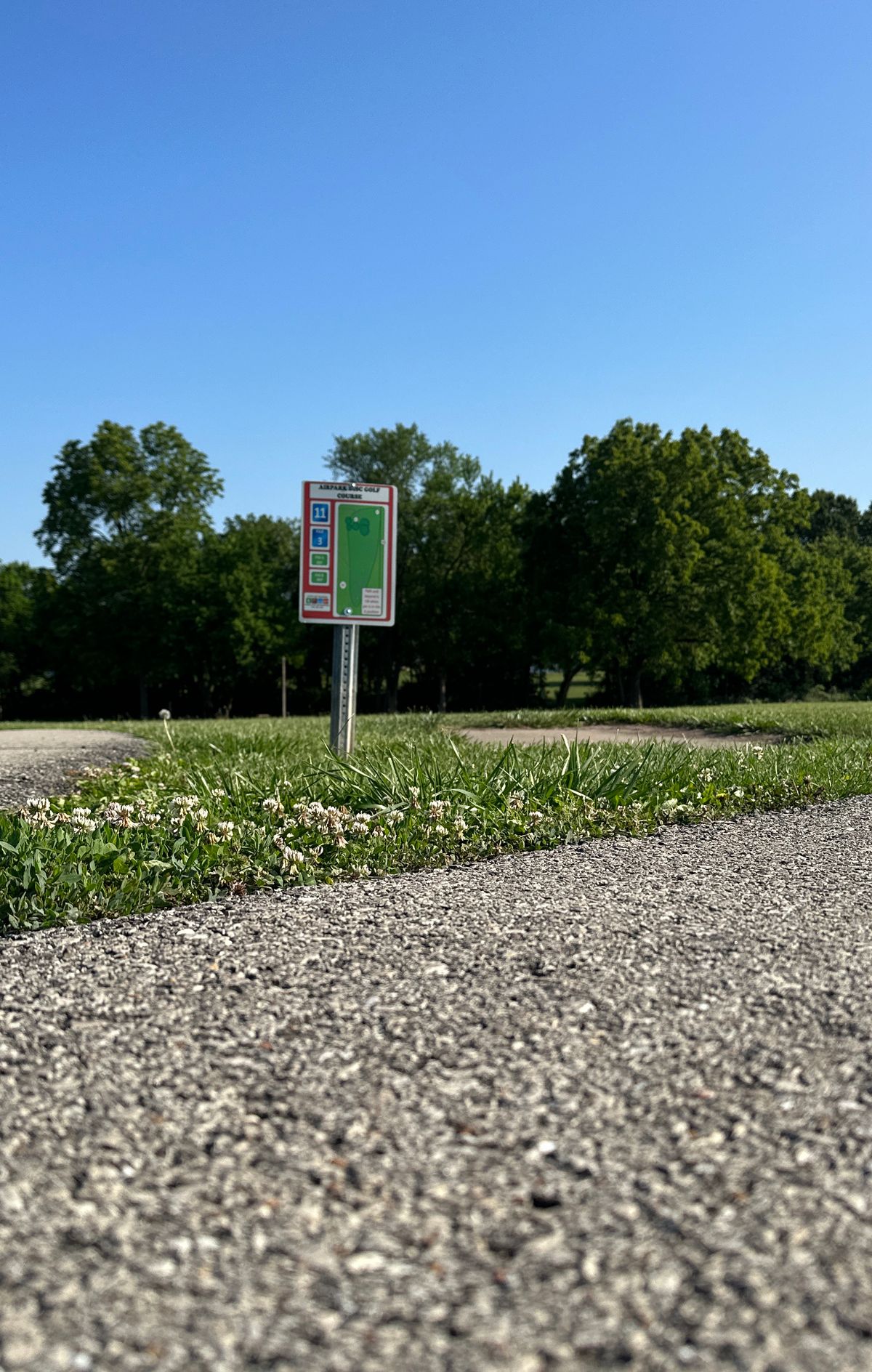 Hole 11 short tee…sign