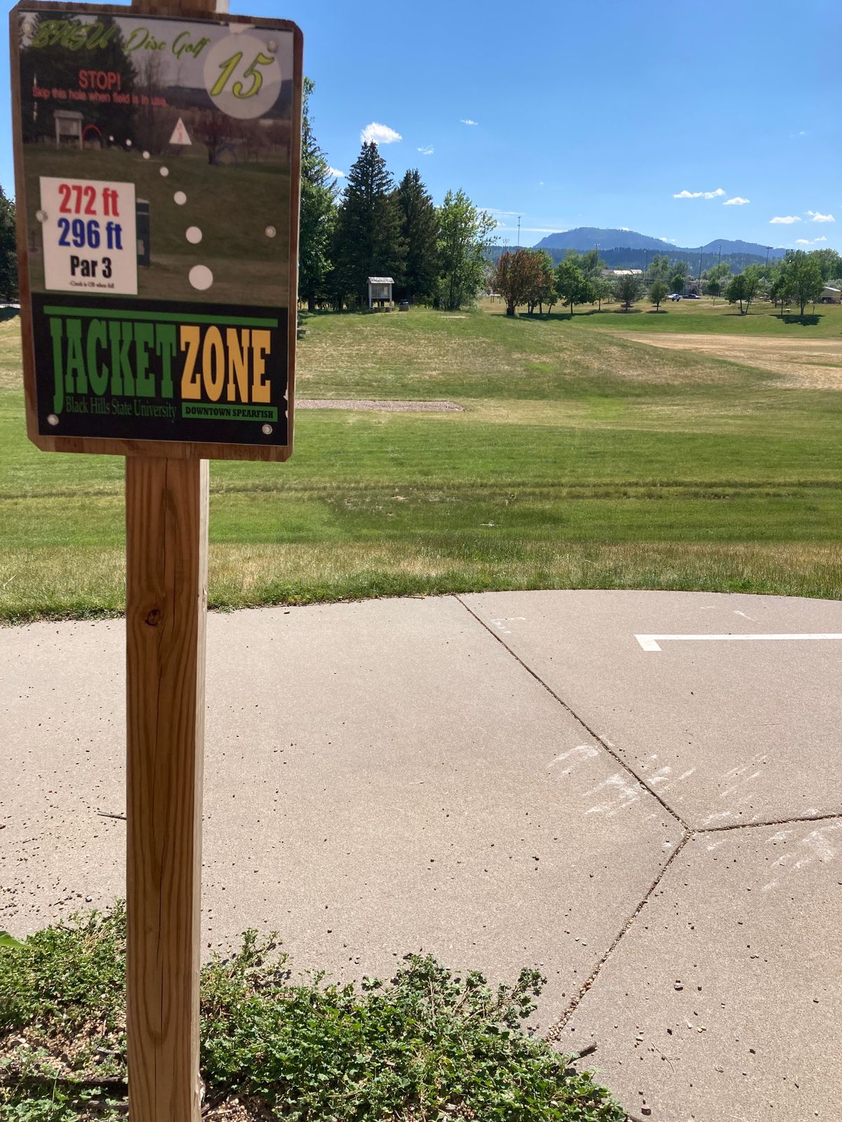 Tee 15, by building entrance like 13