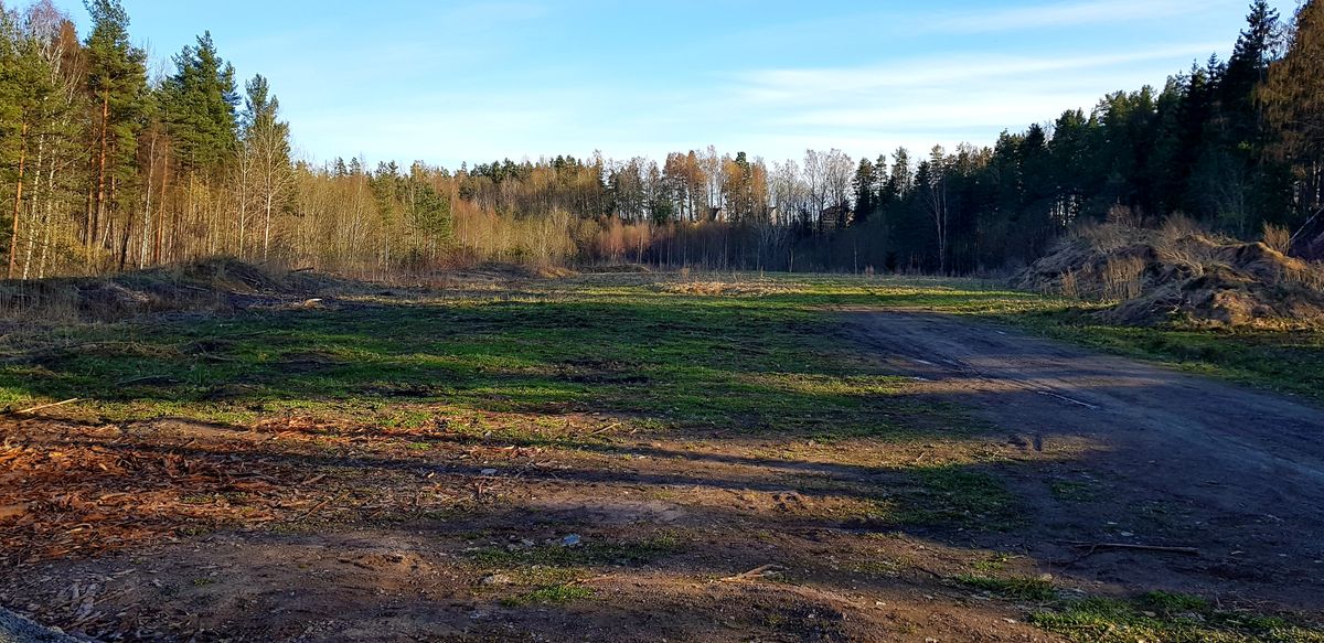 Här kommer det att bli en drivingrange på ca 160m .. tanken är att bygga minst 3 tee att kasta ut från ..