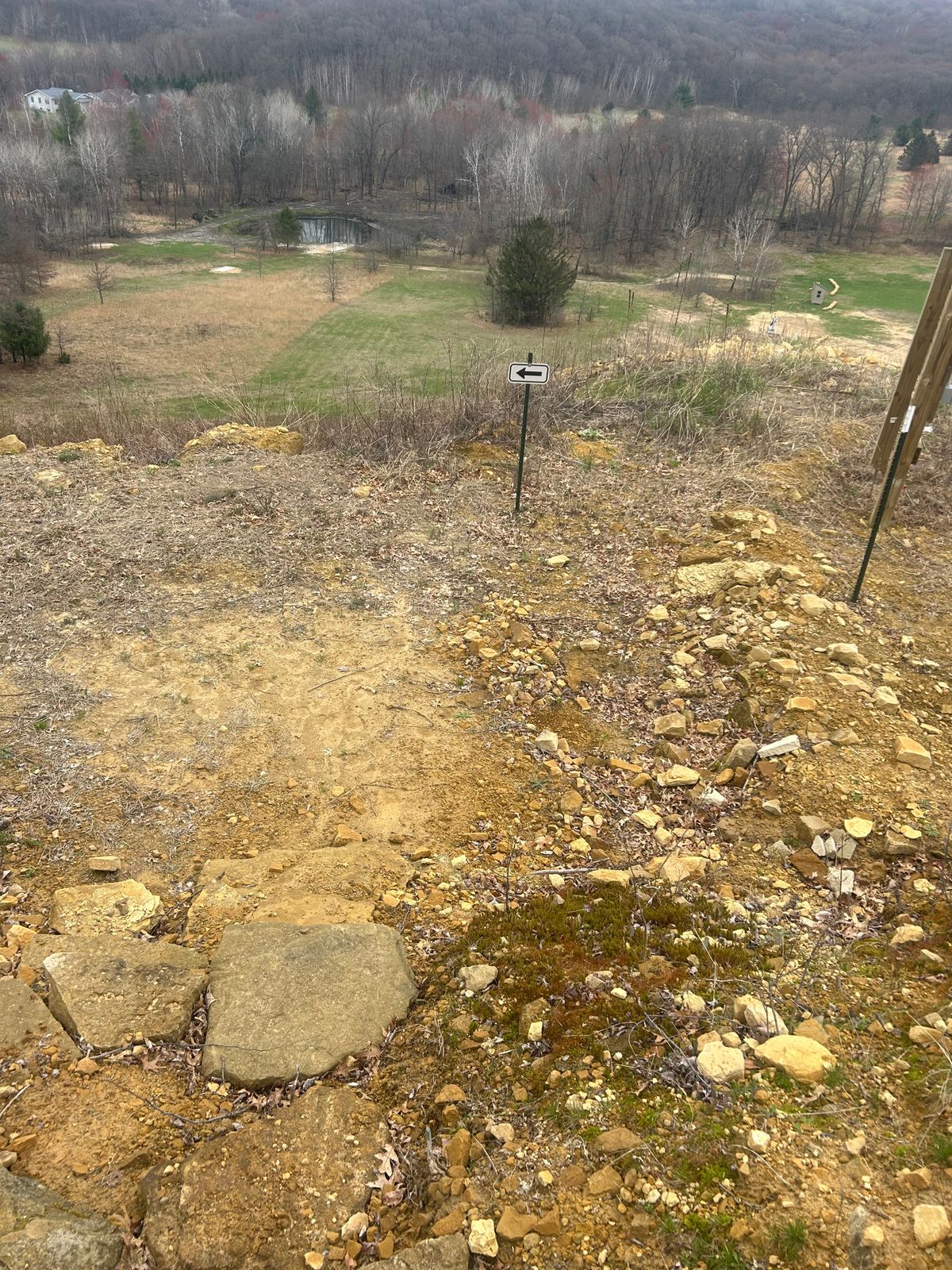 Example of hole to hole signage found all over course