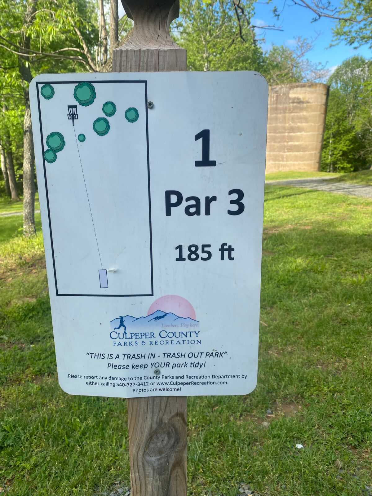 Hole one tee sign