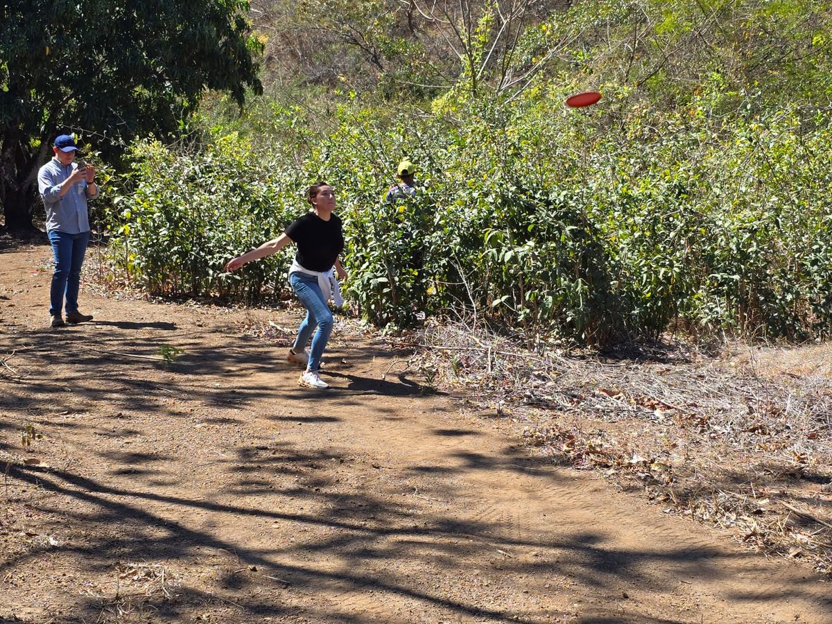 Potente tiro inicial