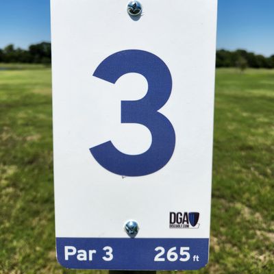 Hole 3 tee sign