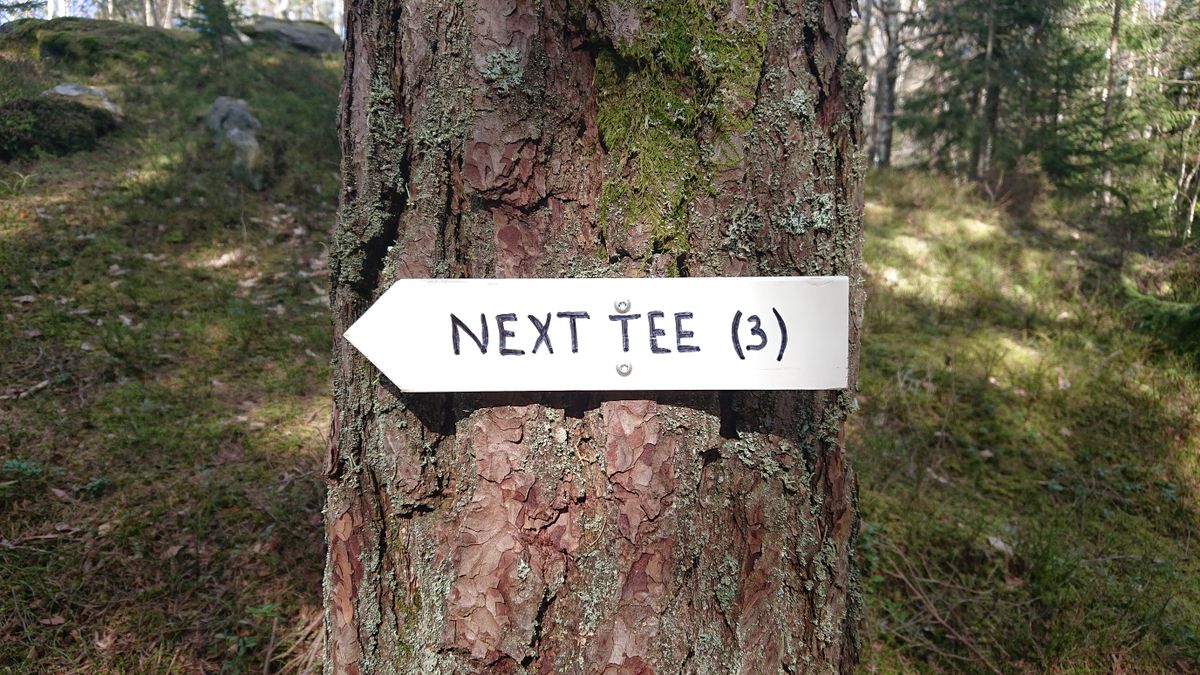 Tydliga markeringar till nästa tee