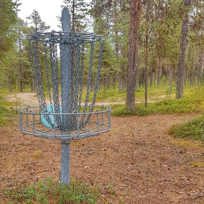 Korg vid tee till hål 2 på både F9 och B9